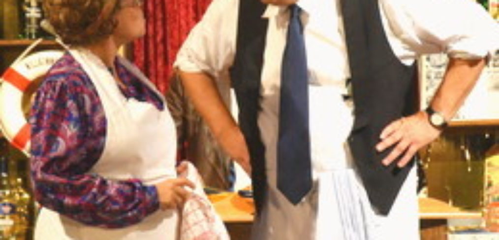 Tante Hermine und Onkel Hugo mögen sich sehr aus der Haifischbar vom Theater ik´s